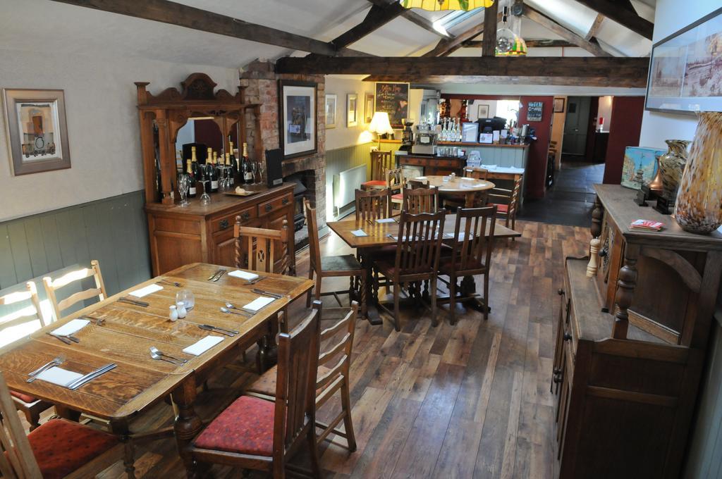 The New Court Inn Usk Exteriör bild