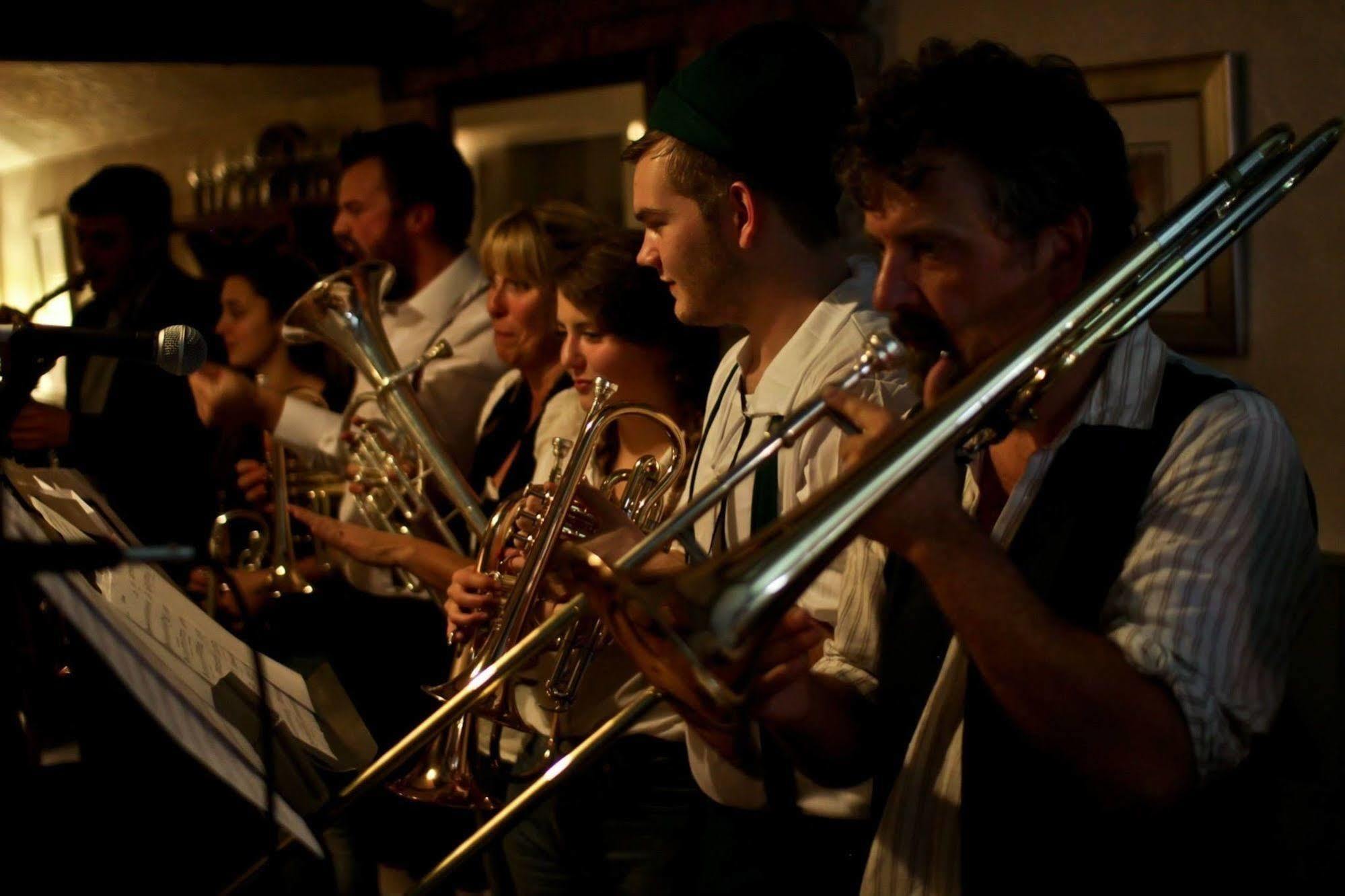The New Court Inn Usk Exteriör bild