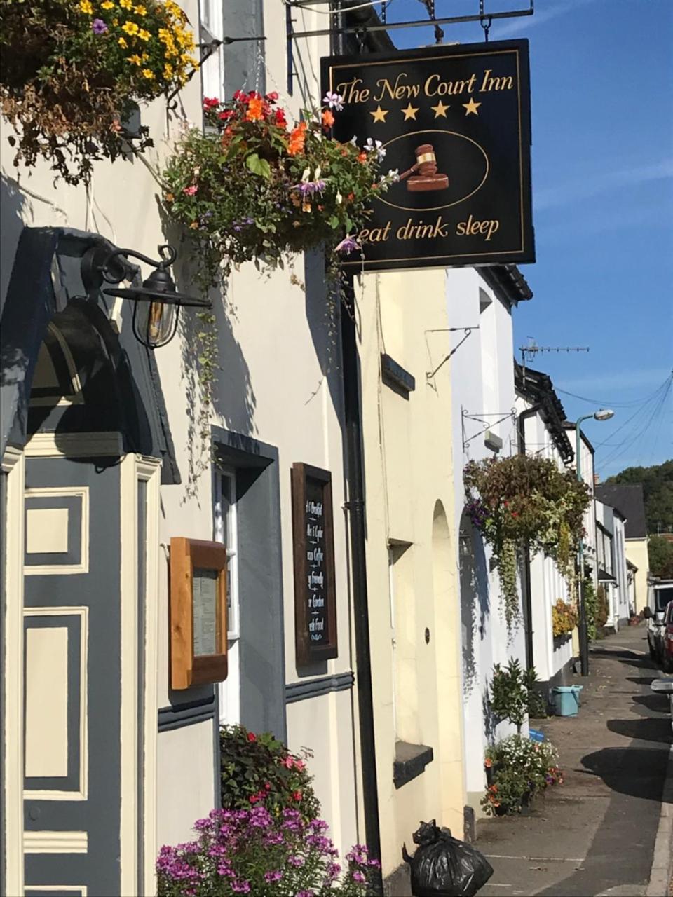 The New Court Inn Usk Exteriör bild